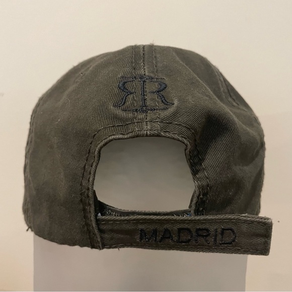 Robin Ruth Cap - Madrid - Picture 3 of 6